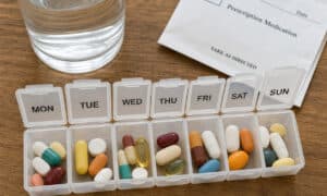 Chart answering do medications damage your gut showing 2026 University of Tartu mSystems study results — 7 drug classes with lasting gut microbiome effects years after stopping.